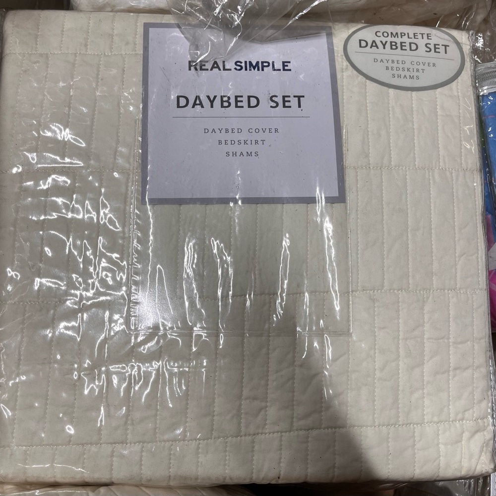Simple Cream Daybed Set